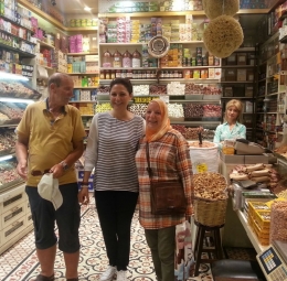 En compagnie d'un couple de touristes algériens au Bazar Egyptien des épices - Istanbul - Turquie
