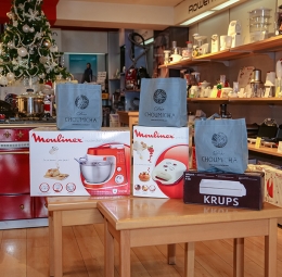 تسليم الجوائز للفائزين في مسابقة نهاية السنة