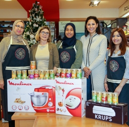 تسليم الجوائز للفائزين في مسابقة نهاية السنة