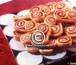 Palmiers aux anchois et à la sauce tomate